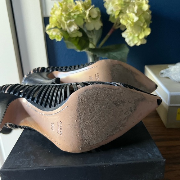 Vintage Gucci Pumps - Picture 4 of 7